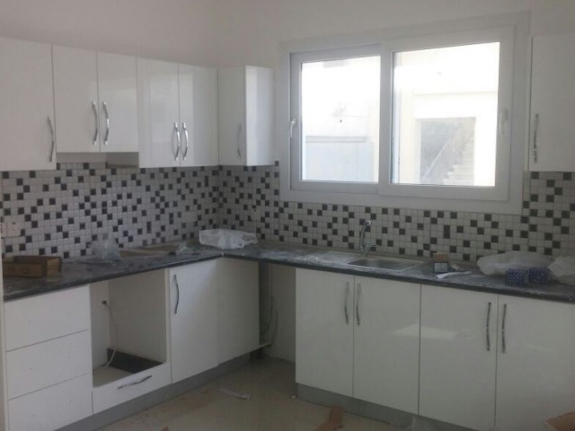 Girne Merkezde  sahibinden satılık komple blok bina apartman. Yatırıma uygun (10 daire) Great opportunity for an investment block of apartment for sale from the owner in Kyrenia Center 