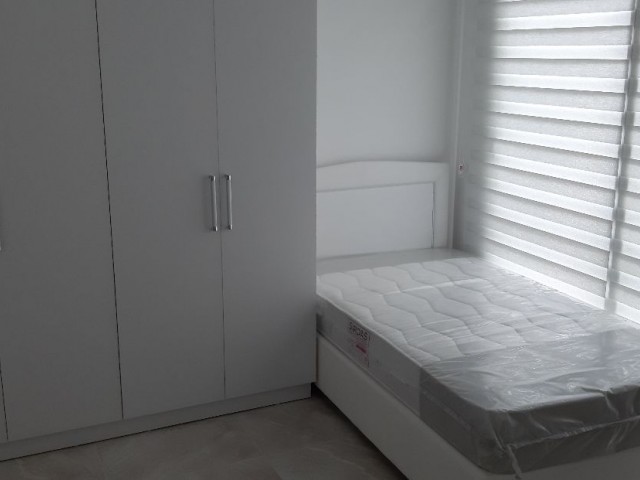 deniz kırtasiye yanında , ana yola çok yakın 3+1 yeni full eşyalı kiralık daire