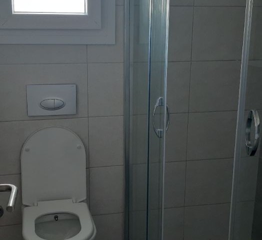 deniz kırtasiye yanında , ana yola çok yakın 3+1 yeni full eşyalı kiralık daire