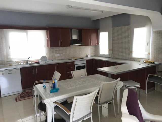 GİRNE ZEYTİNLİKTE SATILIK 3+1 PENTHOUSE 220m2