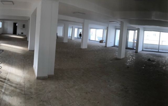 3-stöckiges 1120 M2 Mietgeschäft Mit Parkplatz auf der zentralen belebten Hauptstraße von Kyrenia.. 0533 859 21 66 ** 