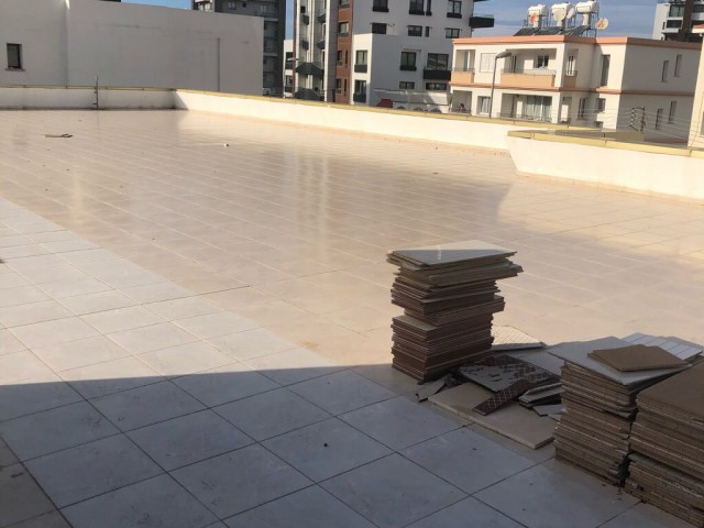 3-stöckiges 1120 M2 Mietgeschäft Mit Parkplatz auf der zentralen belebten Hauptstraße von Kyrenia.. 0533 859 21 66 ** 