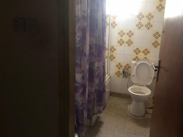 3+1-WOHNUNG ZUM VERKAUF MIT HANDELSGENEHMIGUNG AUF DER STRAßE IN DEREBOYU, DER WERTVOLLSTEN REGION VON NIKOSIA.. 90533 859 21 66 ** 