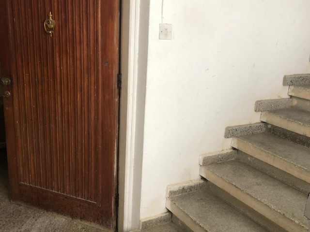 3+1-WOHNUNG ZUM VERKAUF MIT HANDELSGENEHMIGUNG AUF DER STRAßE IN DEREBOYU, DER WERTVOLLSTEN REGION VON NIKOSIA.. 90533 859 21 66 ** 