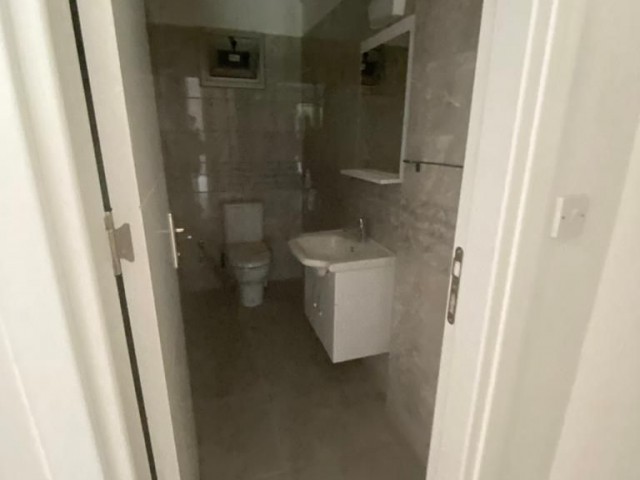 NULL 2+1 WOHNUNG ZUM VERKAUF MIT BLICK AUF DEN POOL IN KYRENIA/LAPTA..90533 859 21 66 ** 