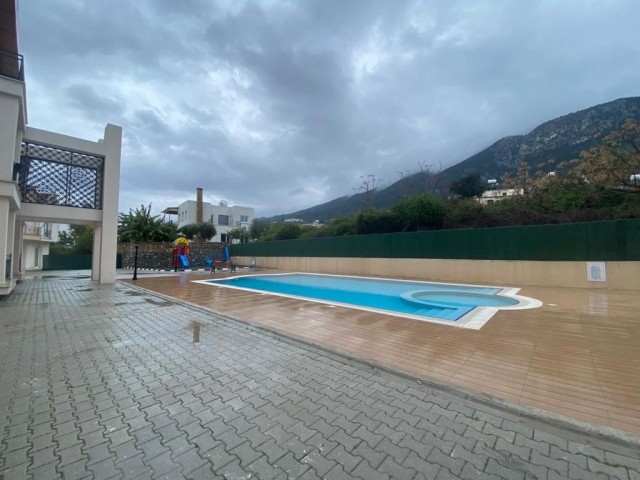 NULL 2+1 WOHNUNG ZUM VERKAUF MIT BLICK AUF DEN POOL IN KYRENIA/LAPTA..90533 859 21 66 ** 