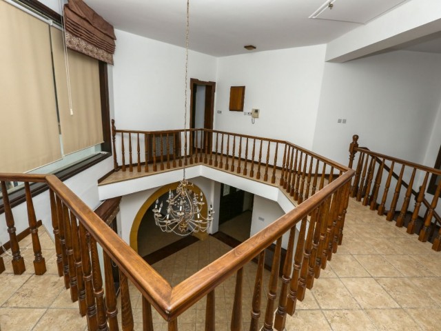 Die wertvollste Region der TRNC Nikosia in YENIKENT TE 1200 M2 voll freistehende Luxusvilla in zwei Grundstücken gebaut.. 90533 859 21 66 ** 