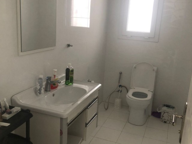 3+1 WOHNUNG ZUM VERKAUF IN DER WERTVOLLSTEN STRAßE DEREBOYU IN NIKOSIA MIT TÜRKISCHER TAT VOLL MÖBLIERT.. 90533 859 21 66 ** 