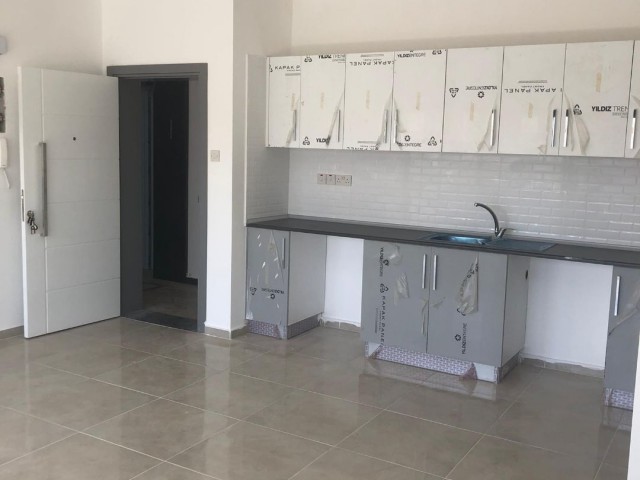 1+1 BÜRO/WOHNUNG ZUM GEWERBLICHEN VERKAUF AN DER HAUPTSTRAßE IN NIKOSIA/GEHRUNG.. 0533 859 21 66 ** 