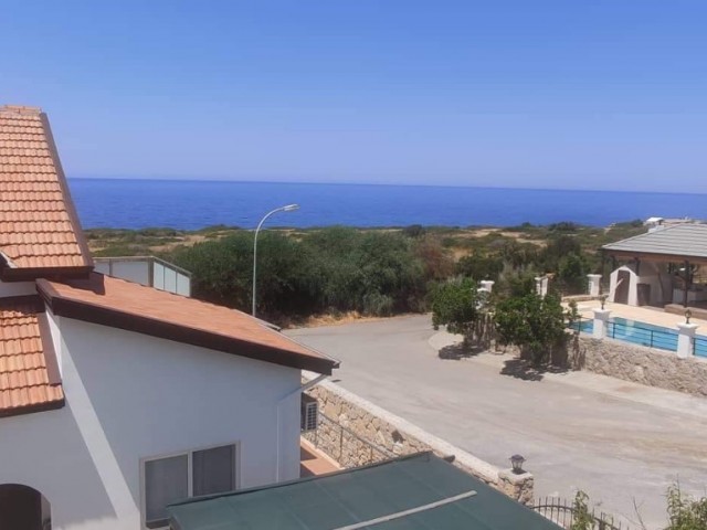 Genießen Sie Ihren Urlaub am Meer in Esentepe, der Perle von Kyrenia, mit privatem Pool zur täglichen Miete 4+1 voll möblierte Triple Llogara VILLA (Min. 3 Tage) ** 