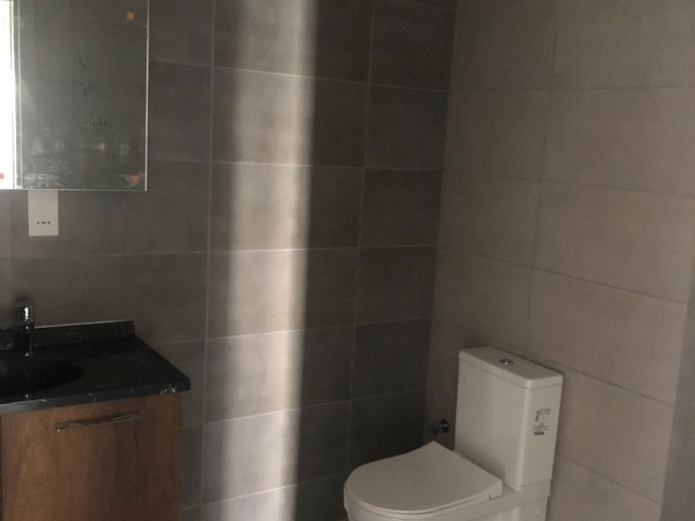 KÜÇÜKKAYMAKLI DA LÜX TÜRK MALI EBEVEYN BANYO/WC LI SATILIK SIFIR 2+1 DAİRE..