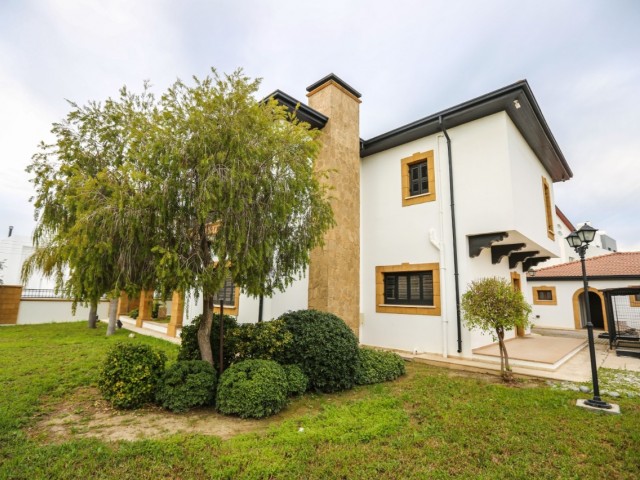 Die wertvollste Region der TRNC Nikosia in YENIKENT TE 1200 M2 voll freistehende Luxusvilla in zwei Grundstücken gebaut.. 90533 859 21 66 ** 