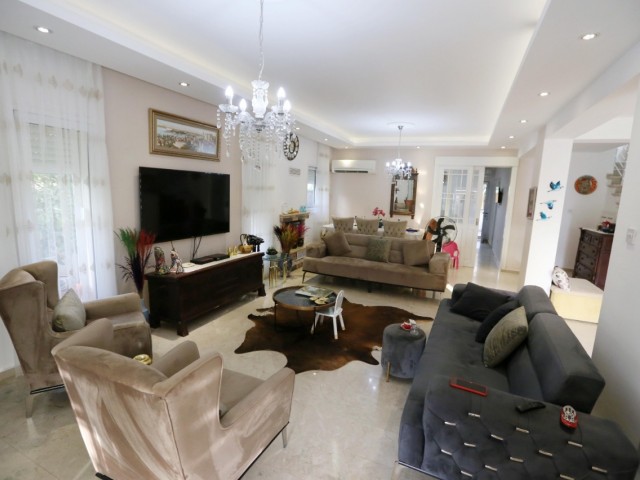 Die wertvollste Region von Nikosia ist eine Luxusvilla zum Verkauf in einem 500 m2 großen Grundstück in YENIKENT.. 90533 859 21 66 ** 