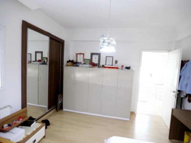 LEFKOŞA'NIN EN DEĞERLİ BÖLGESİ YENİKENT'TE 500 M2 ARSA İÇERİSİNE YAPILI TAM MÜSTAKİL SATILIK LÜKS VİLLA.. 90533 859 21 66