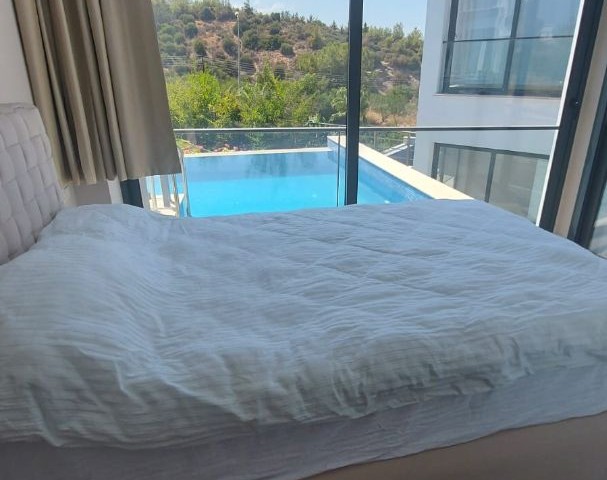 AMG Immobilien tan Kyrenia Bellapais te zu vermieten 4+1 Lu Llogara Villa ** 