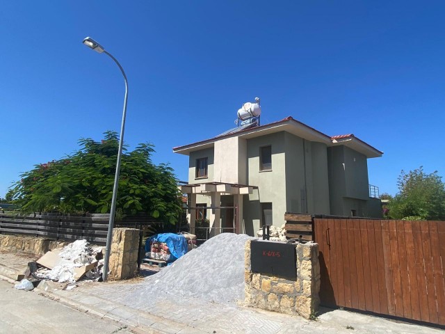 AMG Real Estate tan Kyrenia Villa for Sale in Çatalköy Region ** 