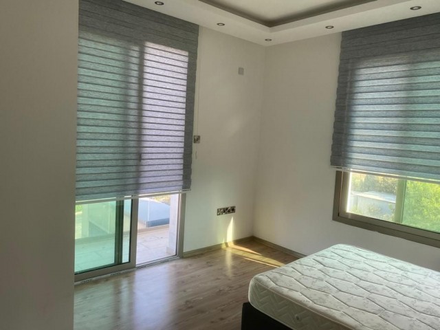 2+1 Penthouse-Wohnung zur Miete im Zentrum von Kyrenia ** 