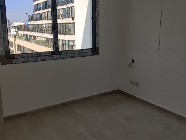 ✨✨GİRNE'NİN MERKEZİ LOKASYONUNDA KAR MARKET BÖLGESİNDE ASANSÖRLÜ GENİŞ FERAH TERASIYLA ŞEHRİN MANZARASINA TANIKLIK ETTİRECEK SATILIK 3+1 PENTHOUSE DAİRE✨✨✨