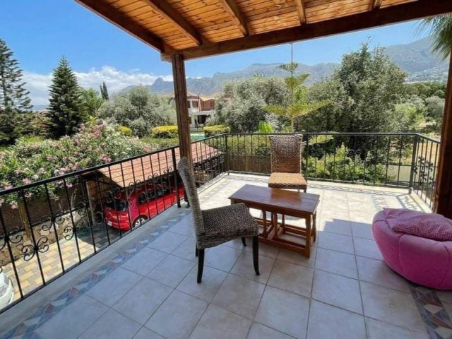 ✨✨NAHE DER STADT IN GIRNE, OZANKÖY, LUXURIÖSE VILLA MIT 4 SCHLAFZIMMERN, PRIVATEM POOL, KOMPLETT MÖBLIERTER, KLIMATISIERTER NATÜRLICHER GRÜNBLICK ✨✨