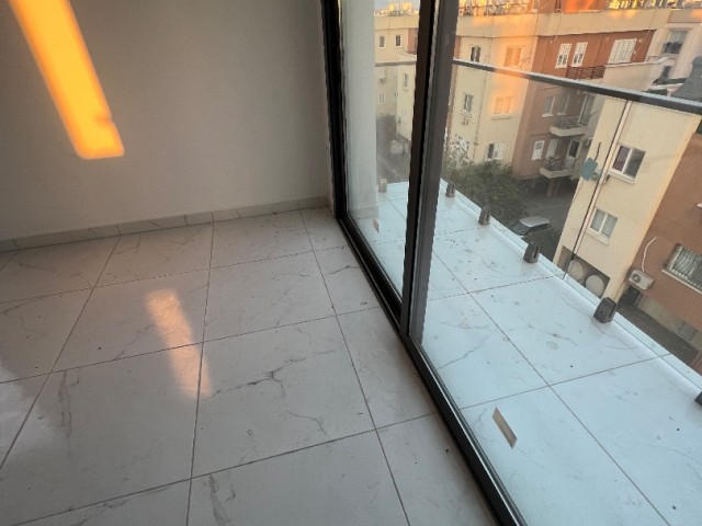 LEFKOŞA/GÖNYELİ DE SATILIK ASANSÖRLÜ SIFIR 2+1 DAİRE