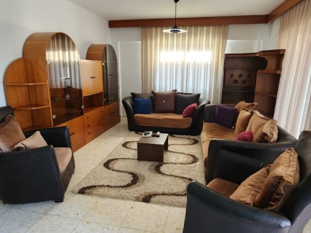 LEFKOŞA/ORTAKÖY DE MERKEZİ KONUM FULL EŞYALI SATILIK 3+1 DAİRE