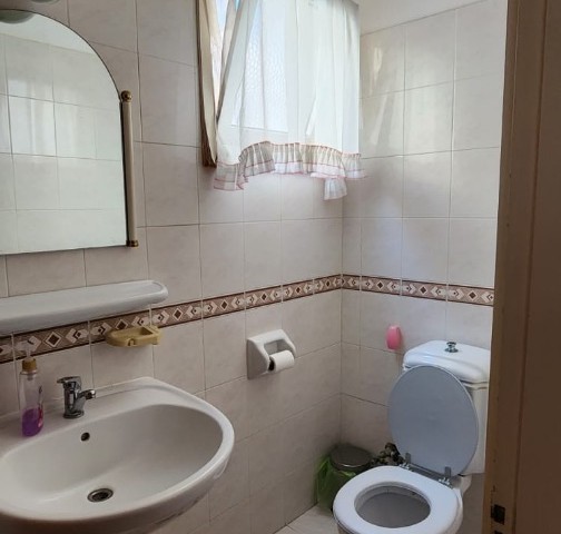 LEFKOŞA/ORTAKÖY DE MERKEZİ KONUM FULL EŞYALI SATILIK 3+1 DAİRE