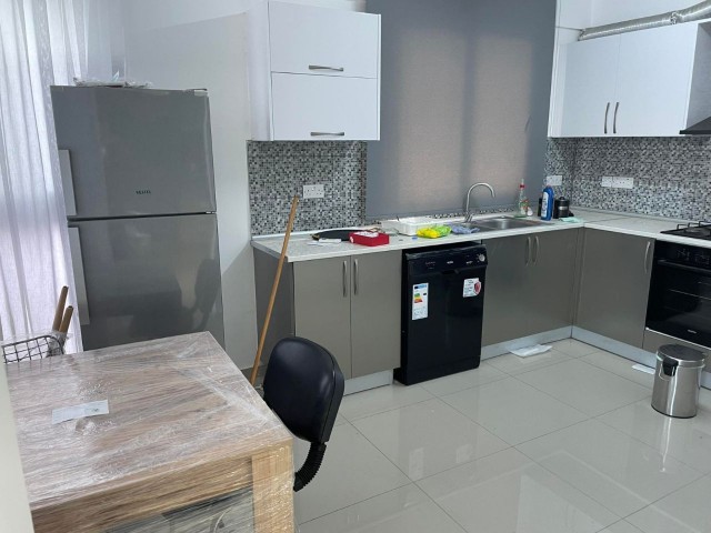 95 M2 2 + 1 OPPORTUNITY APARTMENT ON THE 2ND FLOOR OF A FULLY FURNISHED AND WELL-MAINTAINED ELEVATOR BUILDING CLOSE TO EVERYWHERE IN THE MOST POPULAR NEIGHBORHOOD IN THE CENTER OF GUINEA. . BLACK DISHWASHER IN THE KITCHEN, BUILT-IN SET, LARGE WARDROBE IN THE BEDROOM, AIR CONDITIONING IN EVERY ROOM