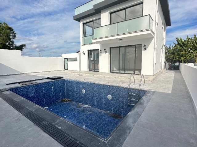 3+1 Villa mit Pool zum Verkauf in Çatalköy