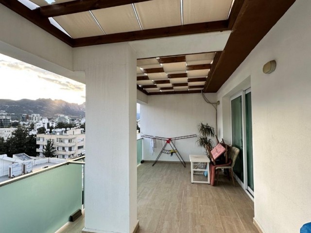 2+1 Penthouse zum Verkauf im Zentrum von Kyrenia