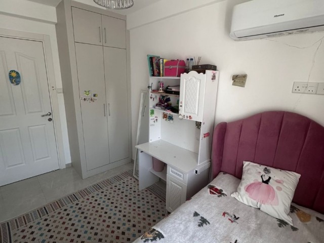 Girne Alsancak’ta satılık  full eşyalı 3+1 daire