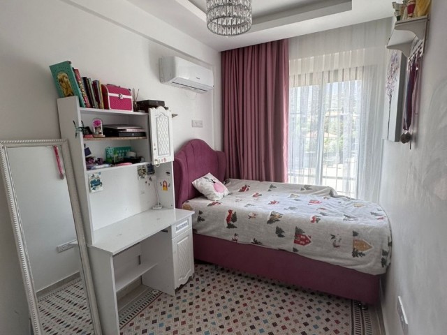 Girne Alsancak’ta satılık  full eşyalı 3+1 daire