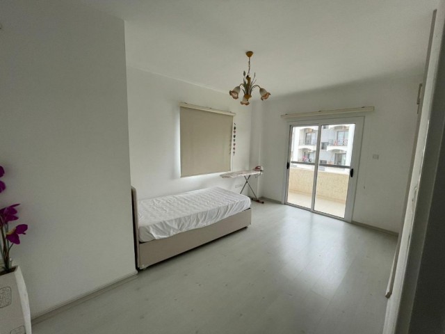 KUZEY KIBRIS, MAĞUSA, GÜLSEREN BÖLGESİNDE, SATILIK 3+1 GENİŞ  APT DAİRESİ