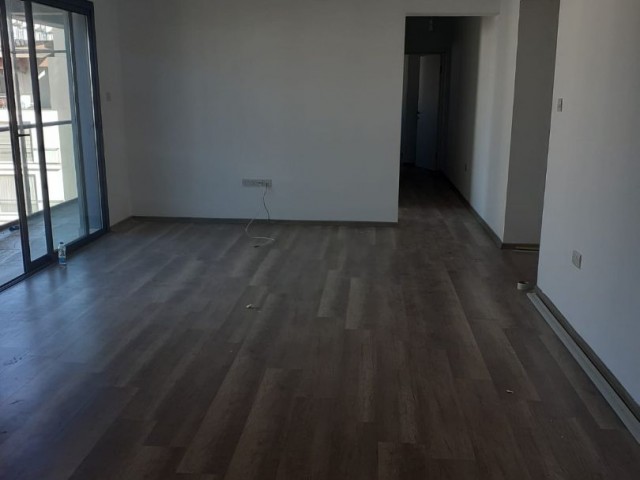 NORDZYPERN FAMAGUSA CANAKKALE UNMÖBLIERTE 2+1 WOHNUNG