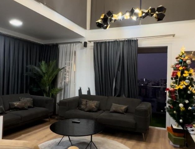 KUZEY KIBRIS  MAGUSA MERKEZ SATILIK 3+1 EŞYALI PENTHOUSE 