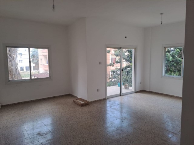 آپارتمان 3+1 برای فروش در شمال قبرس، فاماگوستا، منطقه Gülseren