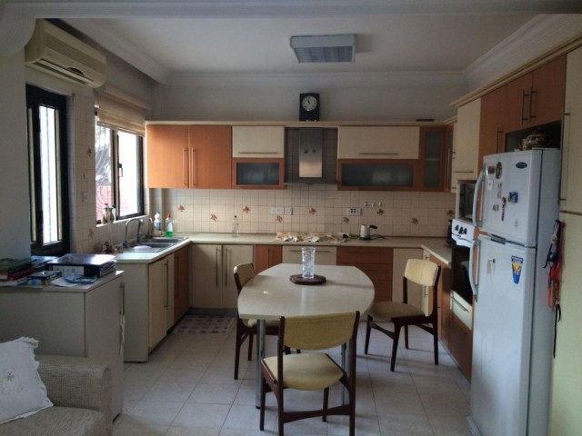 Detached House For Sale in Aşağı Girne, Kyrenia