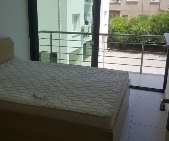 GİRNE  MERKEZDE  EŞYALI DENİZ MANZARALI 2+1 DAİRE