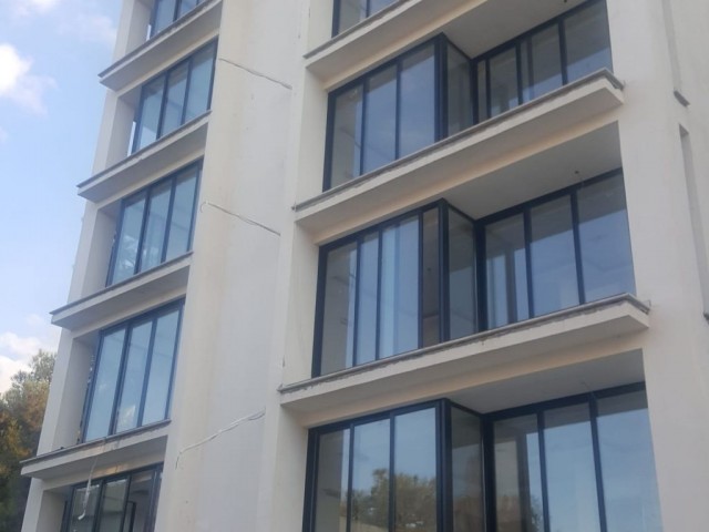 GİRNE MERKEZ'DE DAĞ VE DENİZ MANZARALI 3+1 SATLIK PENTHOUSE