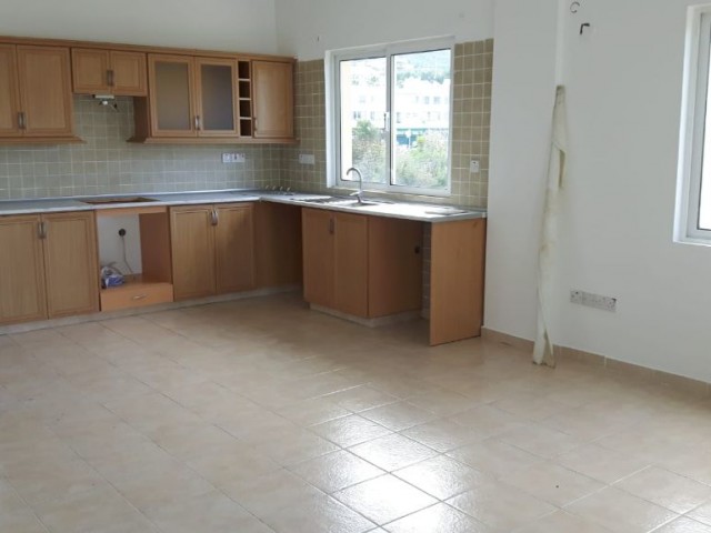 Flat To Rent in Girne Merkez, Kyrenia