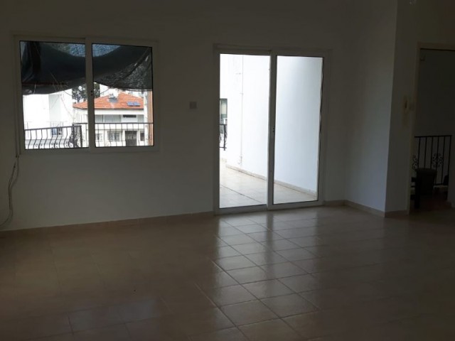 Flat To Rent in Girne Merkez, Kyrenia