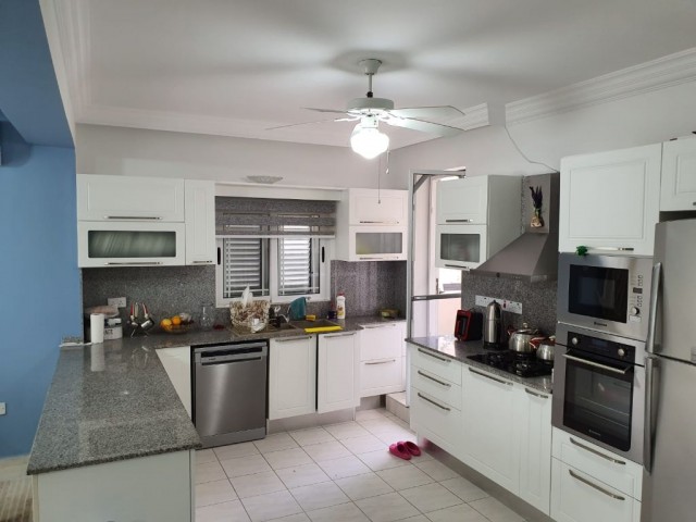 Flat For Sale in Aşağı Girne, Kyrenia