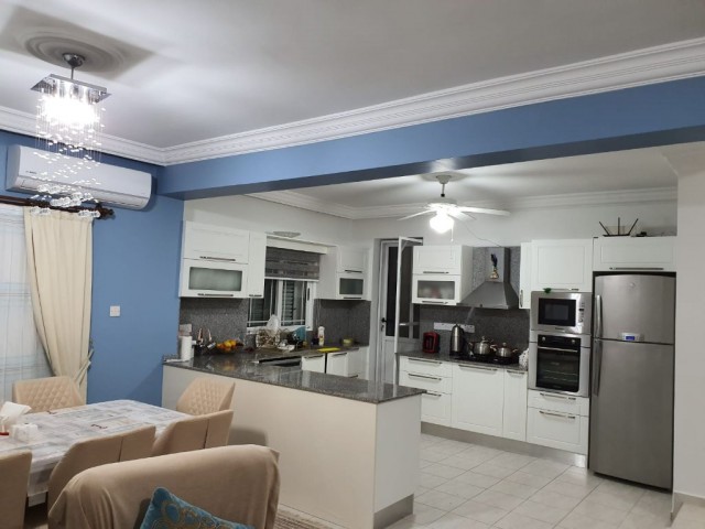 Flat For Sale in Aşağı Girne, Kyrenia