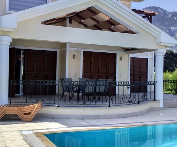  4 + 1 FULLY FURNISHED VILLA WITH POOL AND POOL IN THE LAPTA.