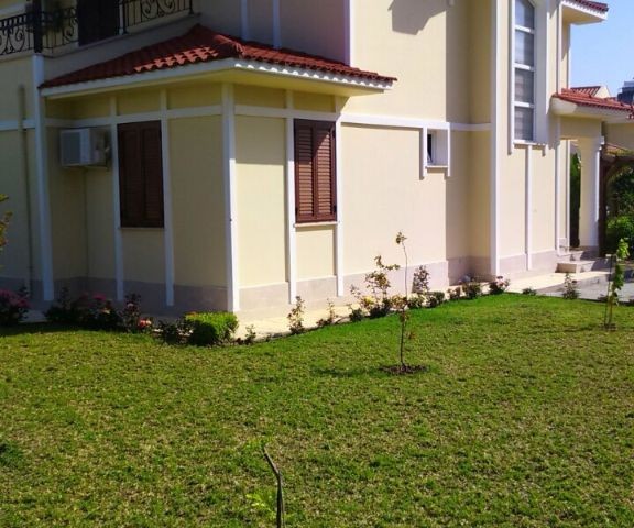  4 + 1 FULLY FURNISHED VILLA WITH POOL AND POOL IN THE LAPTA.