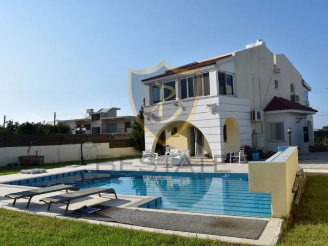 3 + 1 VILLA MIT POOL IN KYRENIA ALSANCAK ZU VERKAUFEN !! ** 