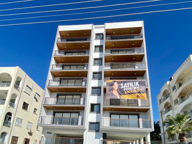 3 + 1 LUXUS-WOHNUNG ZUM VERKAUF MIT MEERBLICK IM ZENTRUM VON KYRENIA !! ** 