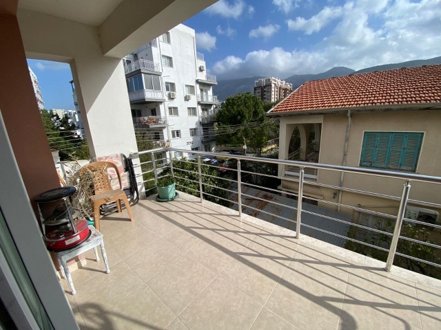 150 M2 3+1 Wohnung zum Verkauf im Zentrum von Kyrenia !! ** 