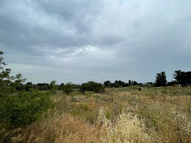 A PLOT OF LAND SUITABLE FOR THE CONSTRUCTION OF A VILLA IN KYRENIA LAPTA Dec ** 