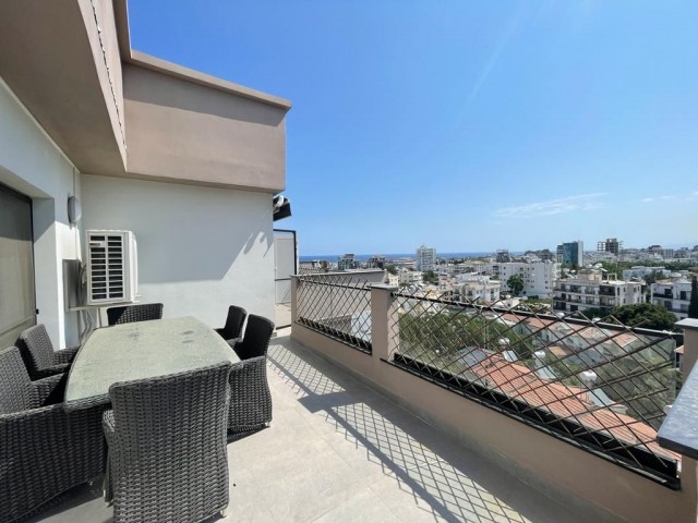 GİRNE MERKEZDE PANORAMİK MANZARALI  2+1 SATILIK PENTHOUSE