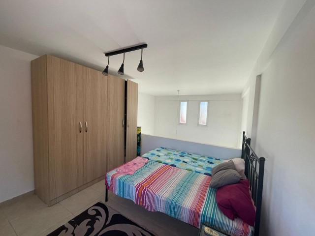 VOLL MÖBLIERT, GARTEN ,1+1 DOPPEL LLOGARA APARTMENT ZUM VERKAUF IN DER NÄHE DER AMERIKANISCHEN UNIVERSITÄT VON KYRENIA !! ** 